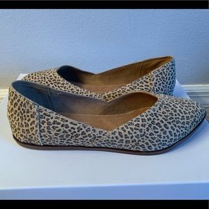 NEW TOMS cheetah print flats
